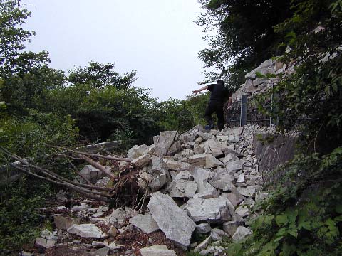 崖崩れ1